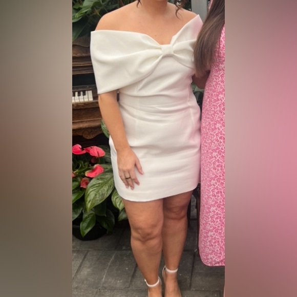 Meshki Gwyneth Off Shoulder Bow Mini Dress - White - Picture 4 of 9